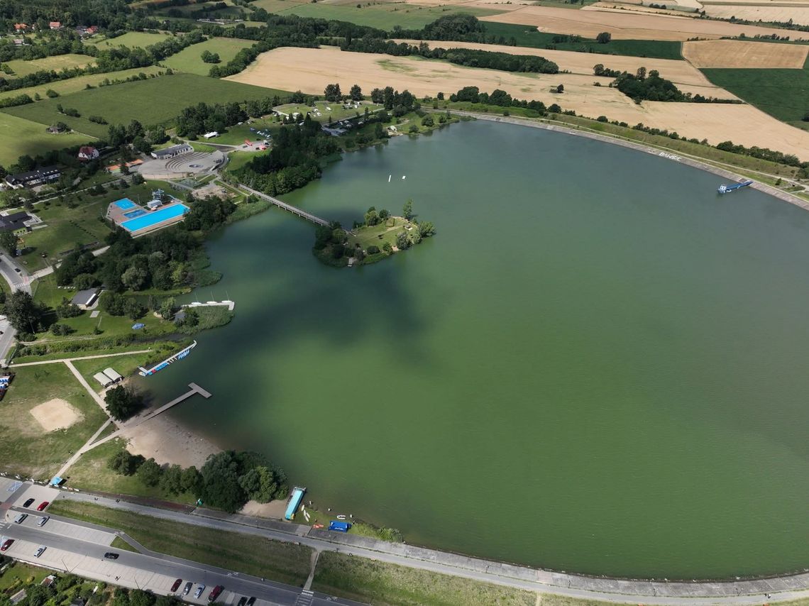 W Jeziorze Bielawskim pojawiły się sinice