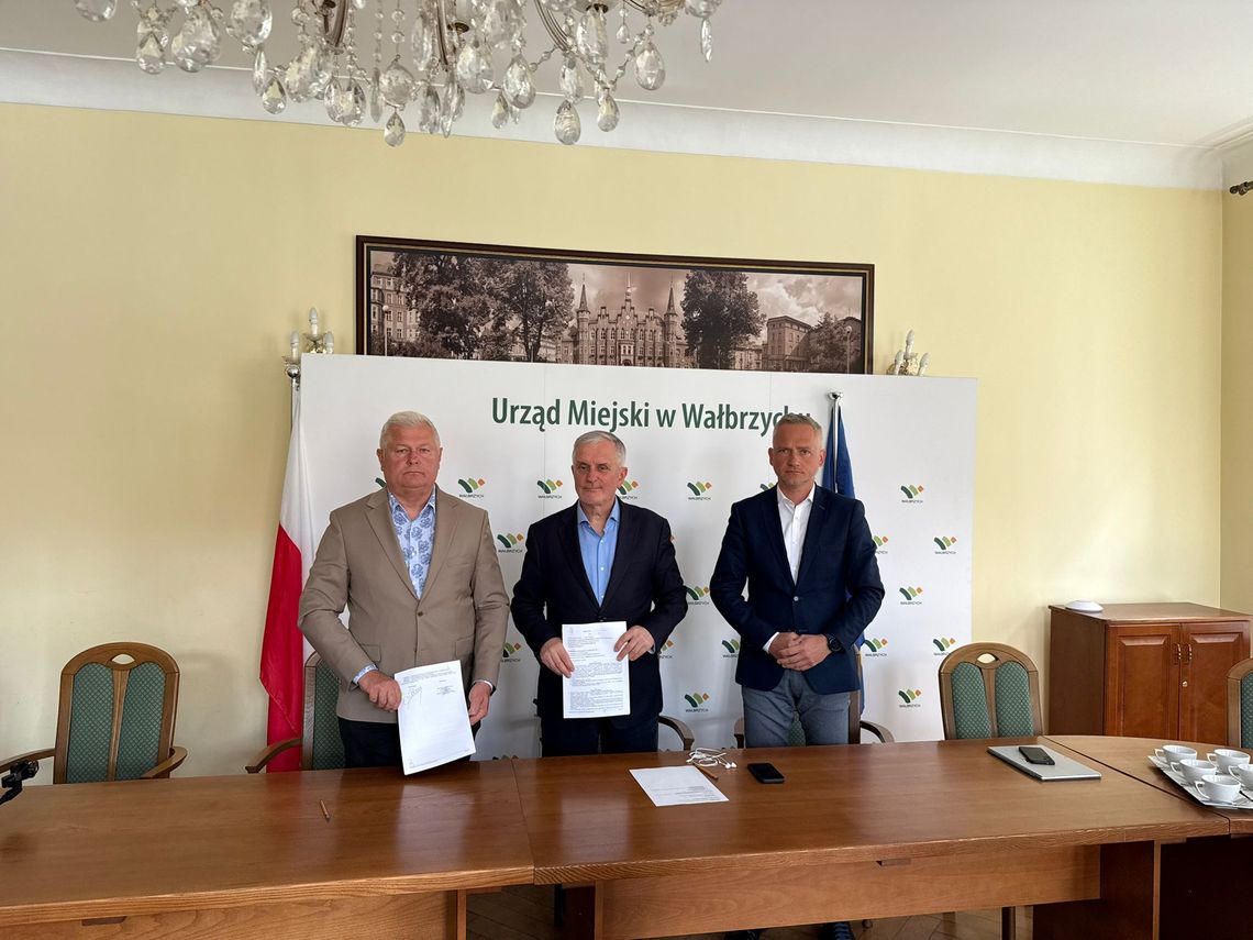 W Wałbrzychu podpisano umowę na budowę łącznika ul. Żeromskiego z drogą powiatową nr DP3407. W Wałbrzychu podpisano umowę na budowę łącznika ul. Żeromskiego z drogą powiatową nr DP3407.