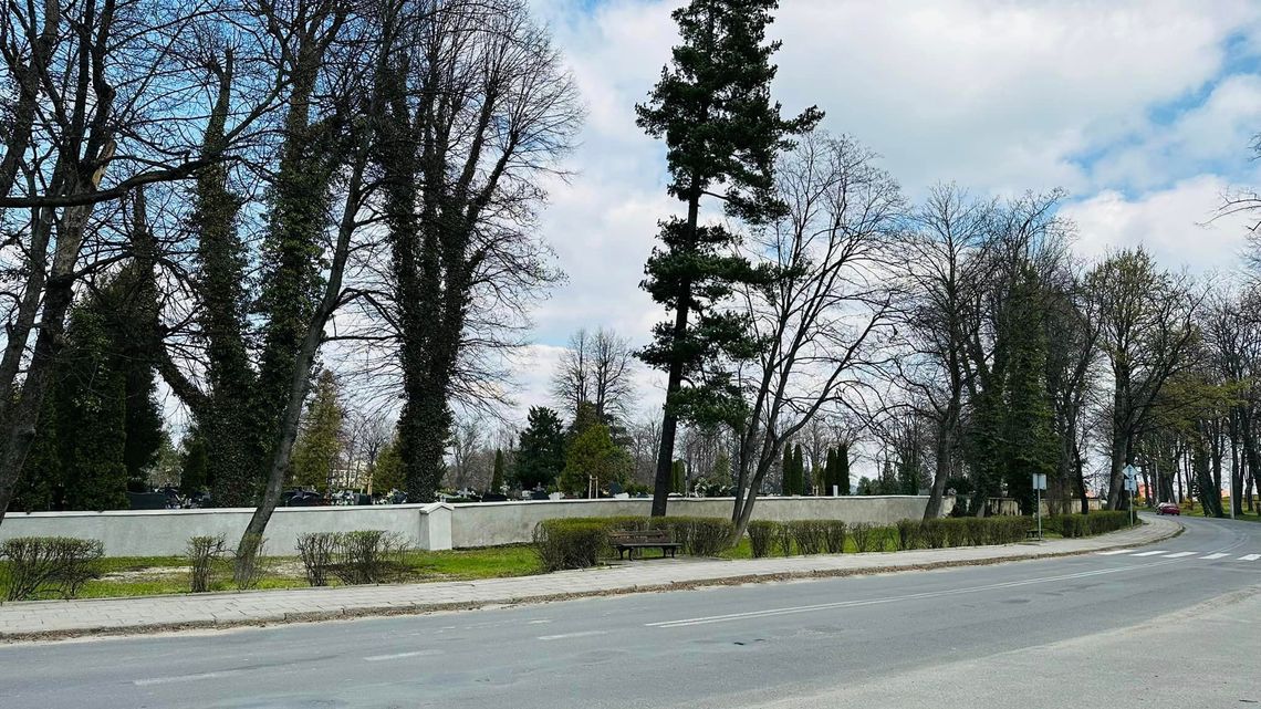 W Ziębicach odnowiono mur przy cmentarzu komunalnym