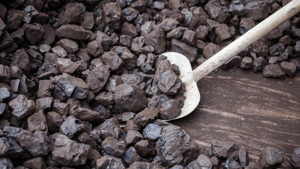 W życie wchodzi zakaz sprzedaży węgla. Omawiamy szczegóły nowych regulacji!
