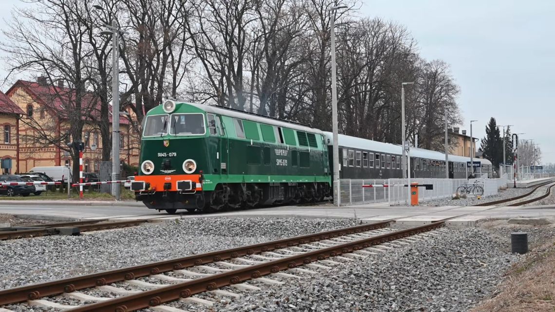 Wielki powrót Fiata SU45-079 czyli pierwsza edycja Pociągiem w Góry Sowie 2025