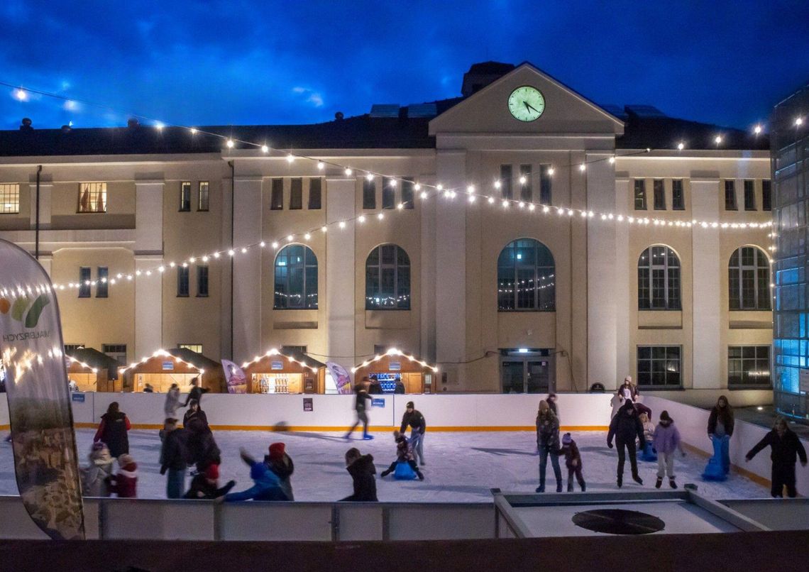 Wielkie otwarcie lodowiska w Starej Kopalni - Wałbrzych zaczyna zimę na podwójnie dużej tafli