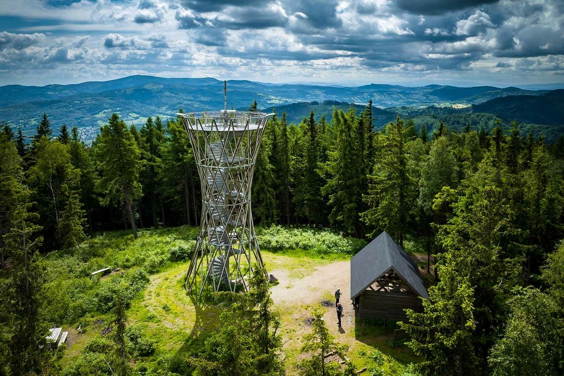 Wieża widokowa na Borowej w Górach Wałbrzyskich zaprasza turystów