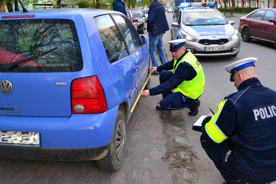 WJEŻDŻA W AUTA I UCIEKA WJEŻDŻA W AUTA I UCIEKA