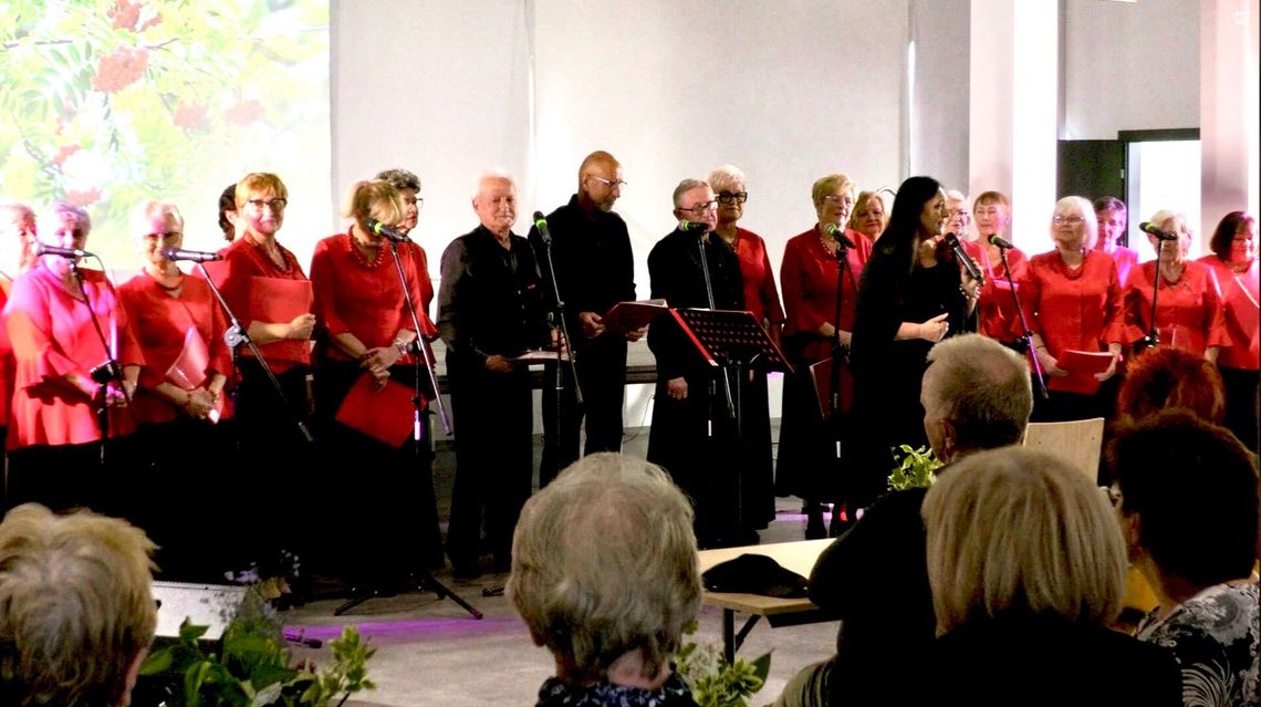 Wyjątkowy koncert „Czerwonej Jarzębiny” w Bielawie
