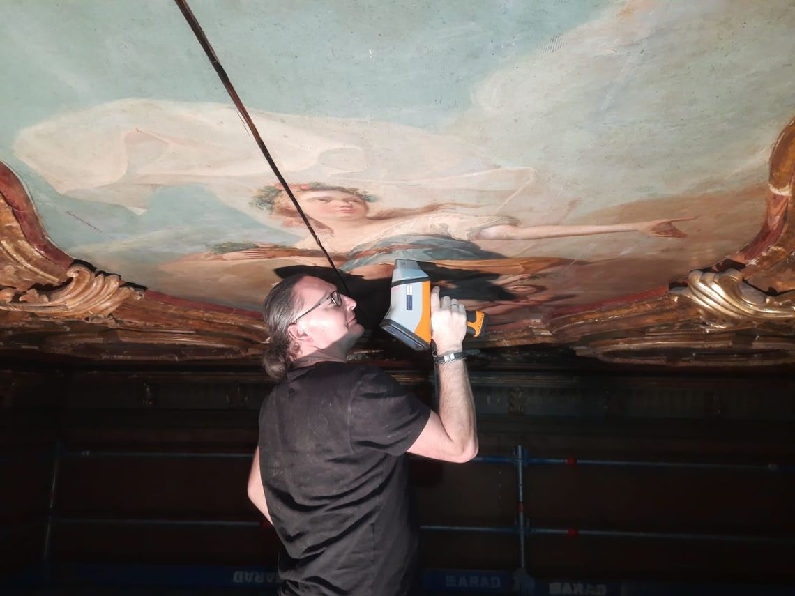 Wyniki badań potwierdzają datowanie prawie trzechsetletniego stropu w Książu Wyniki badań potwierdzają datowanie prawie trzechsetletniego stropu w Książu