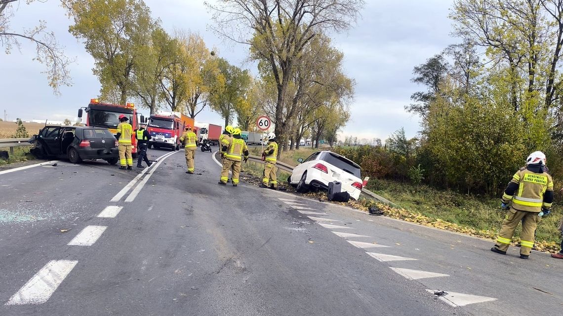Wypadek po zderzeniu trzech pojazdów na "ósemce"
