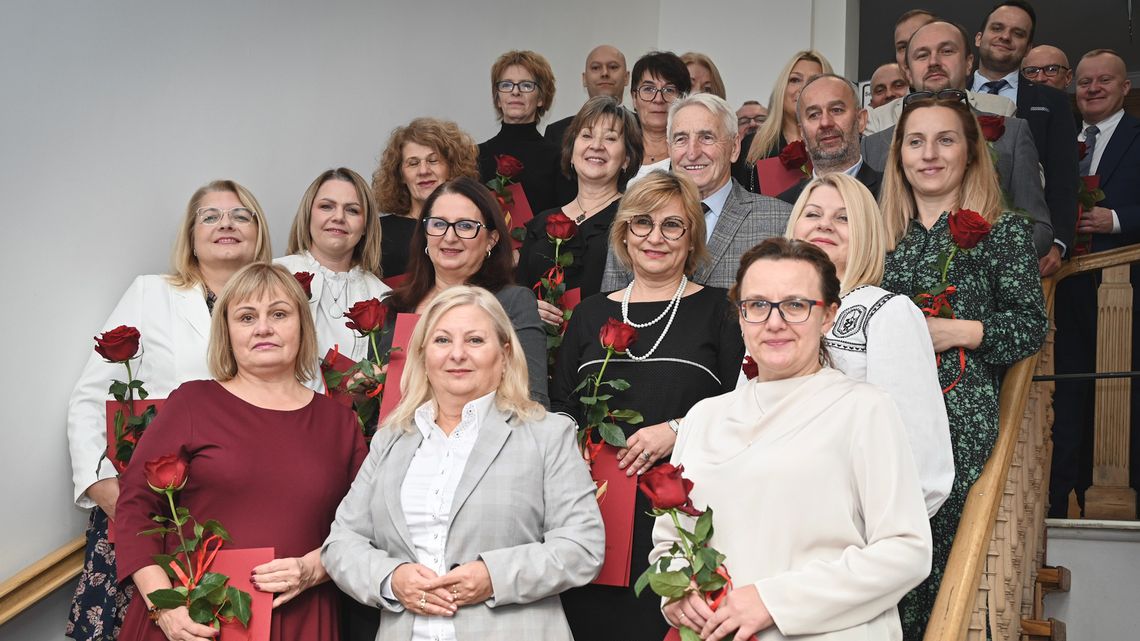 XIII Sesja Rady Powiatu Kłodzkiego – Podziękowania Dla Nauczycieli XIII Sesja Rady Powiatu Kłodzkiego – Podziękowania Dla Nauczycieli