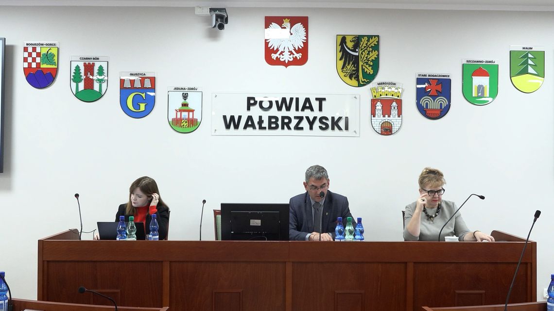 XIX Sesja Rady Powiatu Wałbrzyskiego XIX Sesja Rady Powiatu Wałbrzyskiego