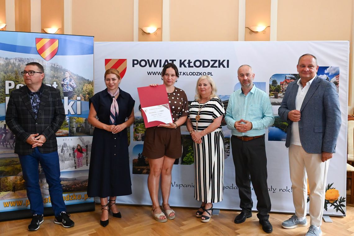 XXII edycja konkursu „Najlepsze Inicjatywy Społeczności Lokalnych”. 21 sołectw z dofinansowaniem z Powiatu Kłodzkiego XXII edycja konkursu „Najlepsze Inicjatywy Społeczności Lokalnych”. 21 sołectw z dofinansowaniem z Powiatu Kłodzkiego