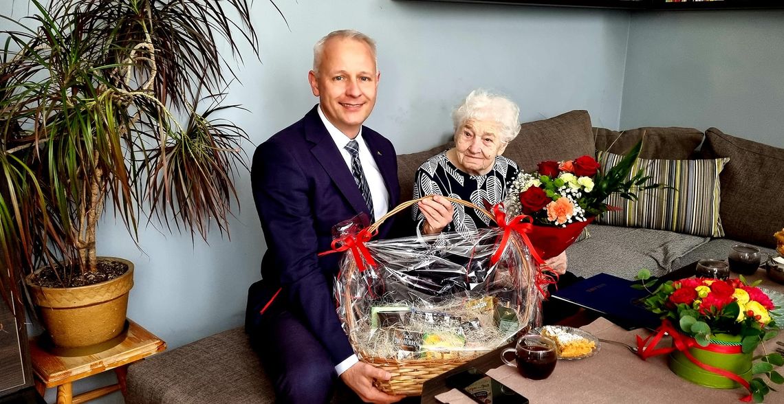 Z wizytą na urodzinach u bielawskiej 100-latki Z wizytą na urodzinach u bielawskiej 100-latki