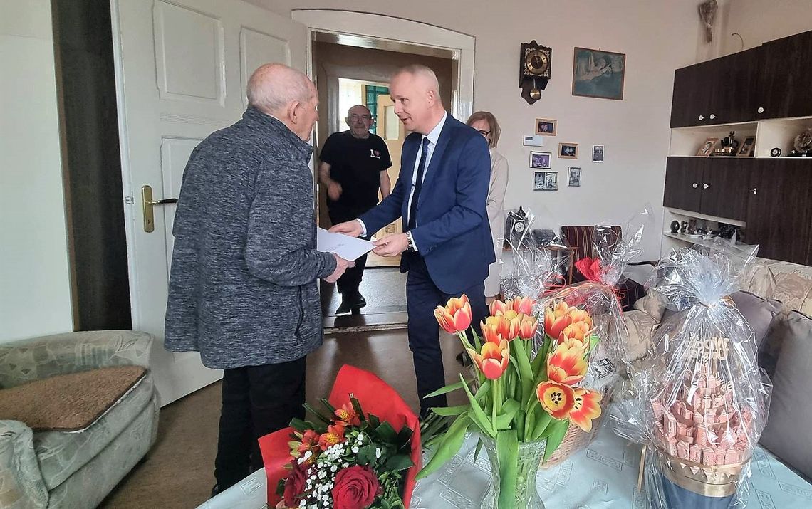 Z wizytą na urodzinach u kolejnego bielawskiego 100-latka Z wizytą na urodzinach u kolejnego bielawskiego 100-latka