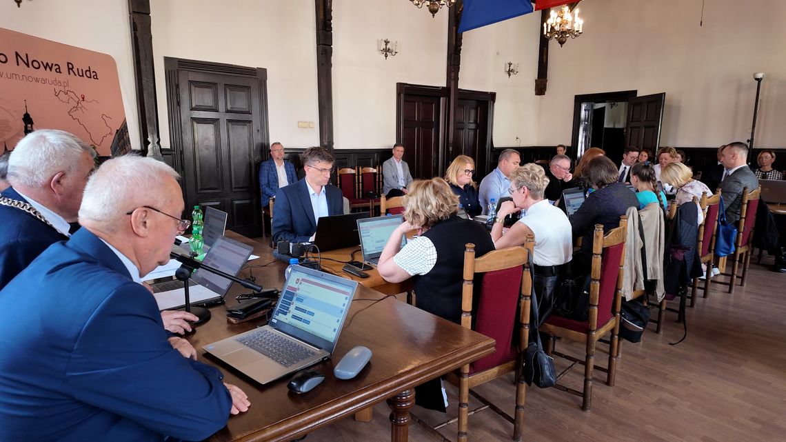 Za nami kwietniowa sesja Rady Miejskiej w Nowej Rudzie