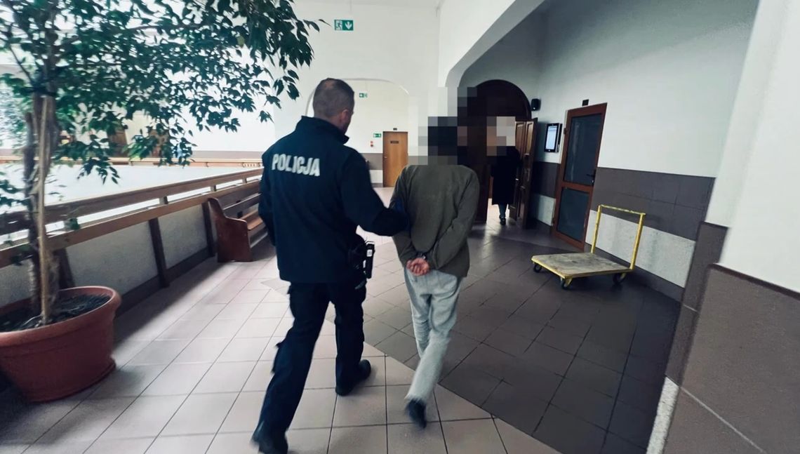 Zaatakował nożem mężczyznę, bo spał na jego materacu Zaatakował nożem mężczyznę, bo spał na jego materacu