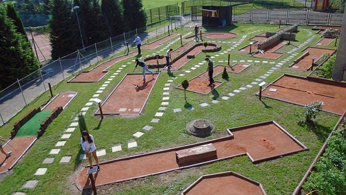 ZAGRAJ W MINIGOLFA 