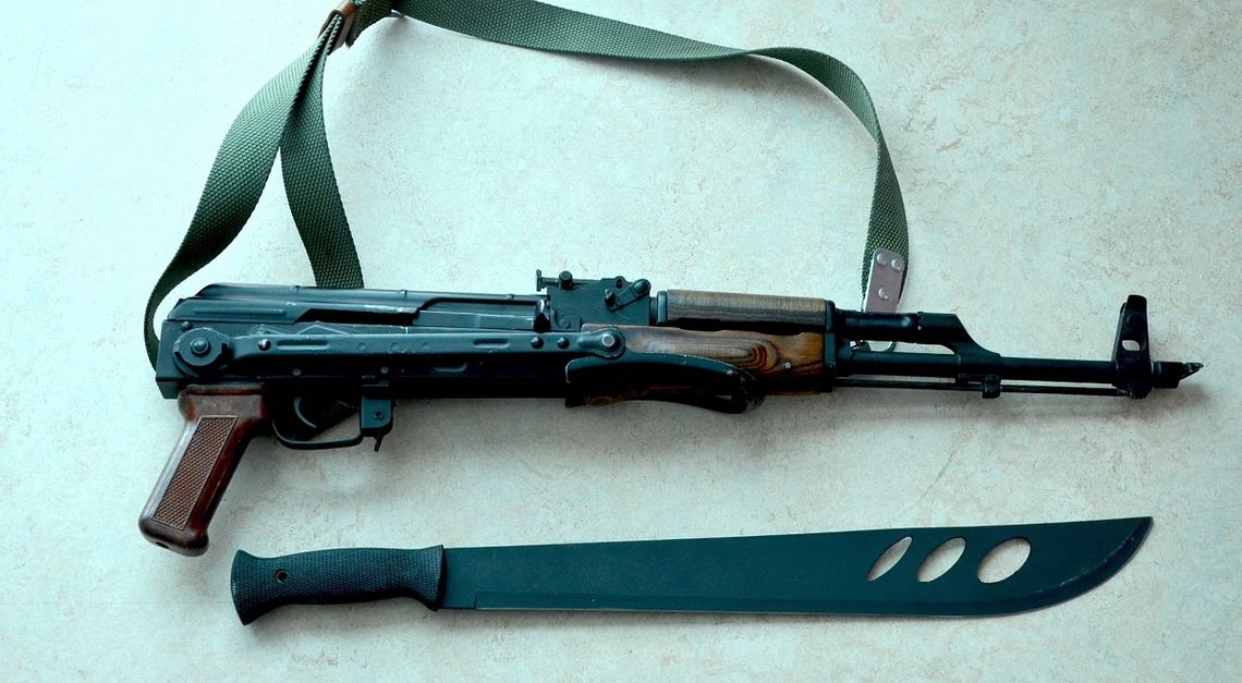 ZAKAZ NOSZENIA WSZELKIEGO RODZAJU BRONI ZAKAZ NOSZENIA WSZELKIEGO RODZAJU BRONI