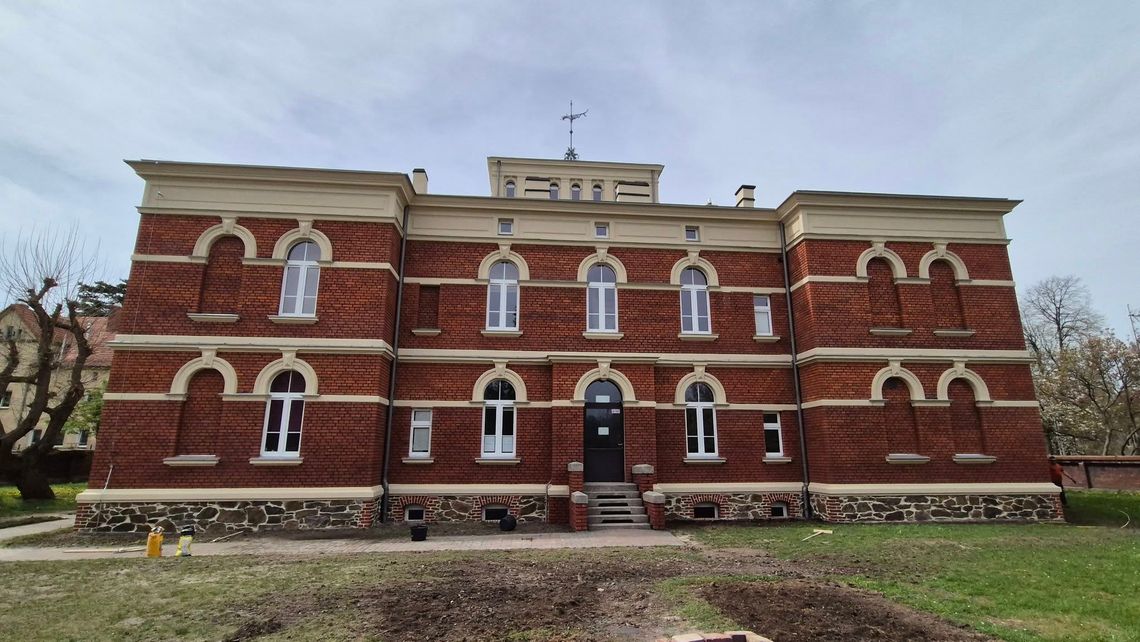 Zakończono modernizację budynku SP 4, zlokalizowanego przy ul. Ludowej w Bielawie