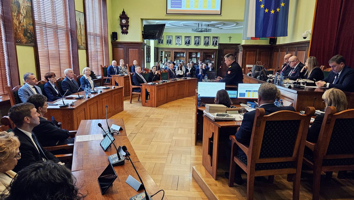 Zapraszamy na sesję Rady Miejskiej Dzierżoniowa Zapraszamy na sesję Rady Miejskiej Dzierżoniowa