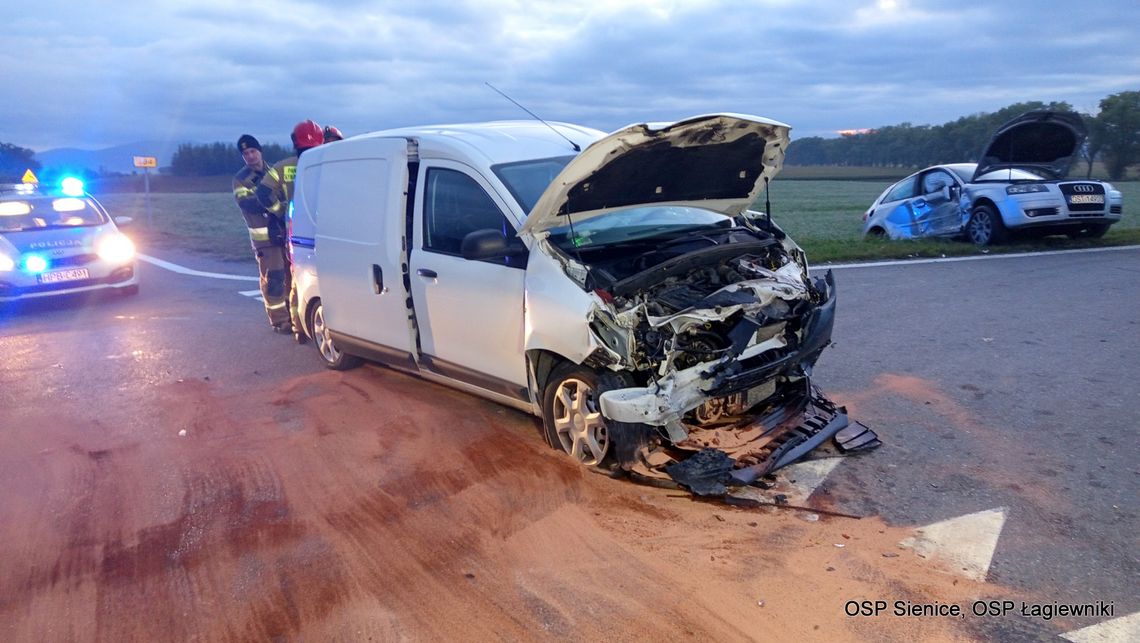 Zderzenie Audi z Dacią na obwodnicy Uciechowa