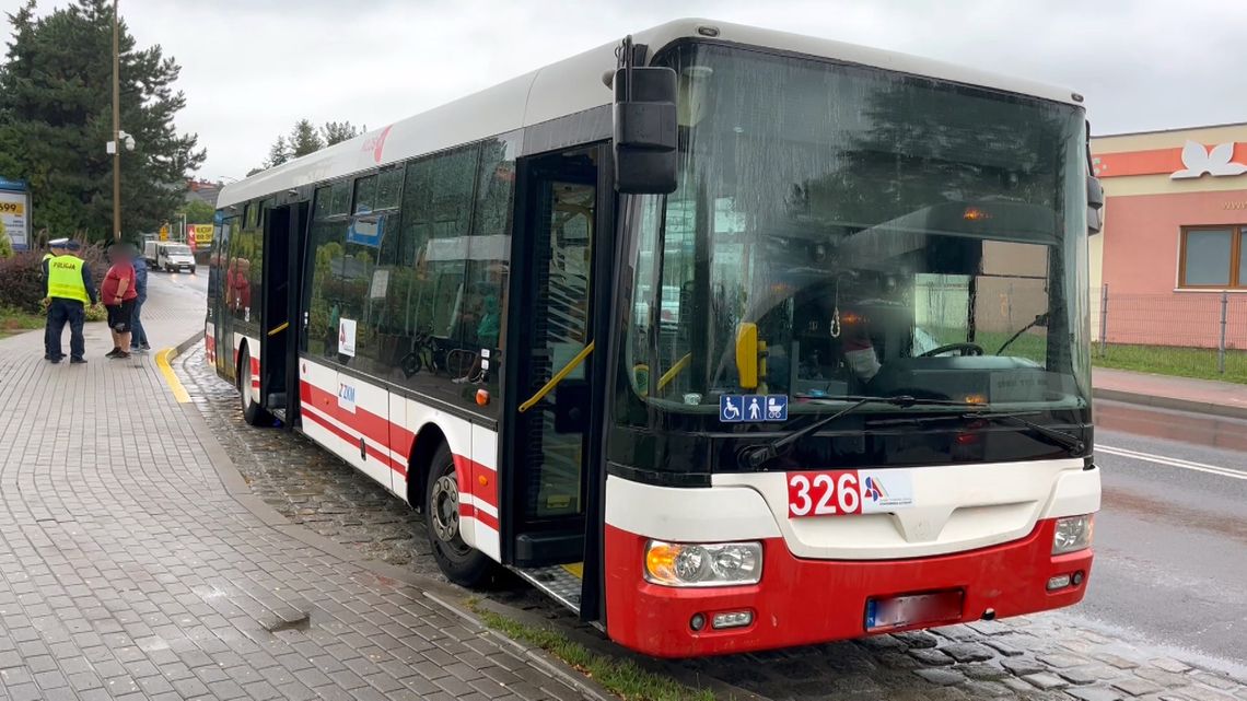 Zderzenie autobusu z taksówką