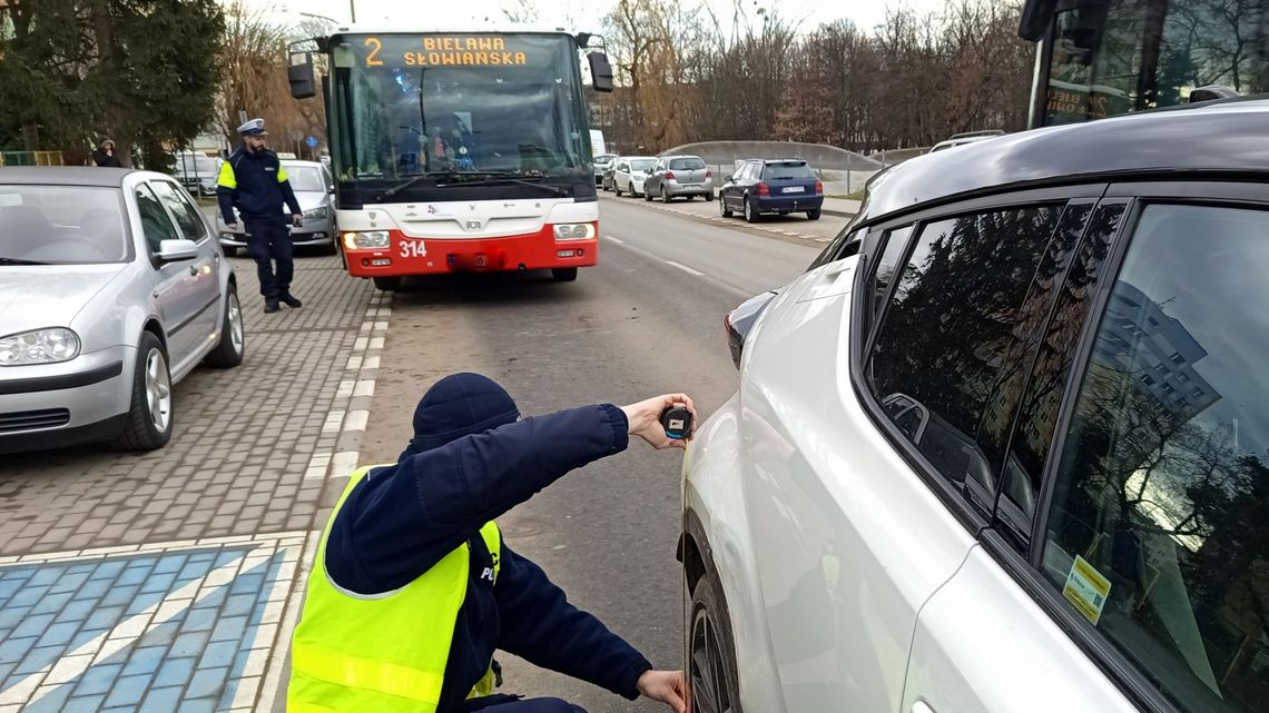 Zderzenie autobusu z Toyotą w Dzierżoniowie