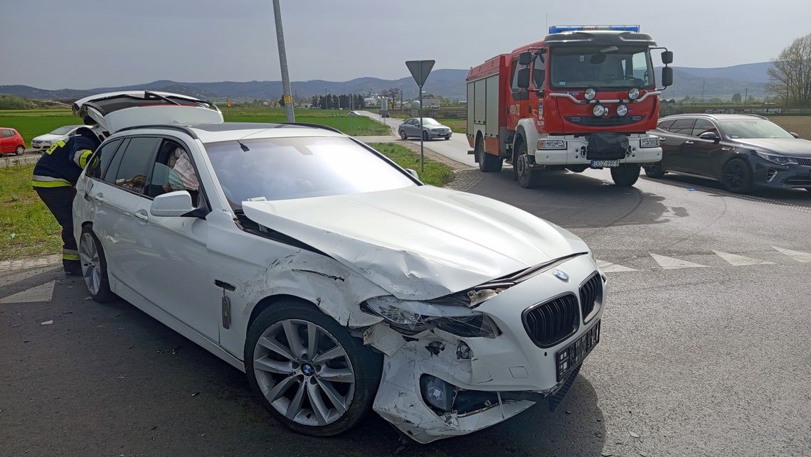 Zderzenie BMW z Oplem w Bielawie Zderzenie BMW z Oplem w Bielawie
