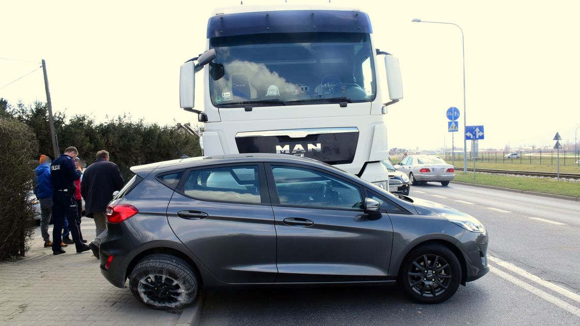 Zderzenie ciężarówki z Fordem  w Bielawie