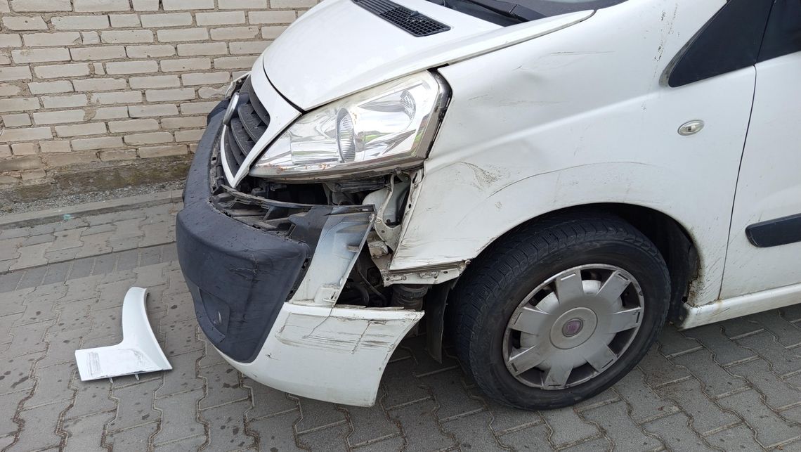 Zderzenie dostawczaków w Piławie Górnej