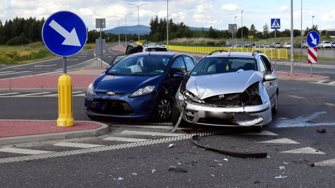 Zderzenie Fordów na obwodnicy Dzierżoniowa