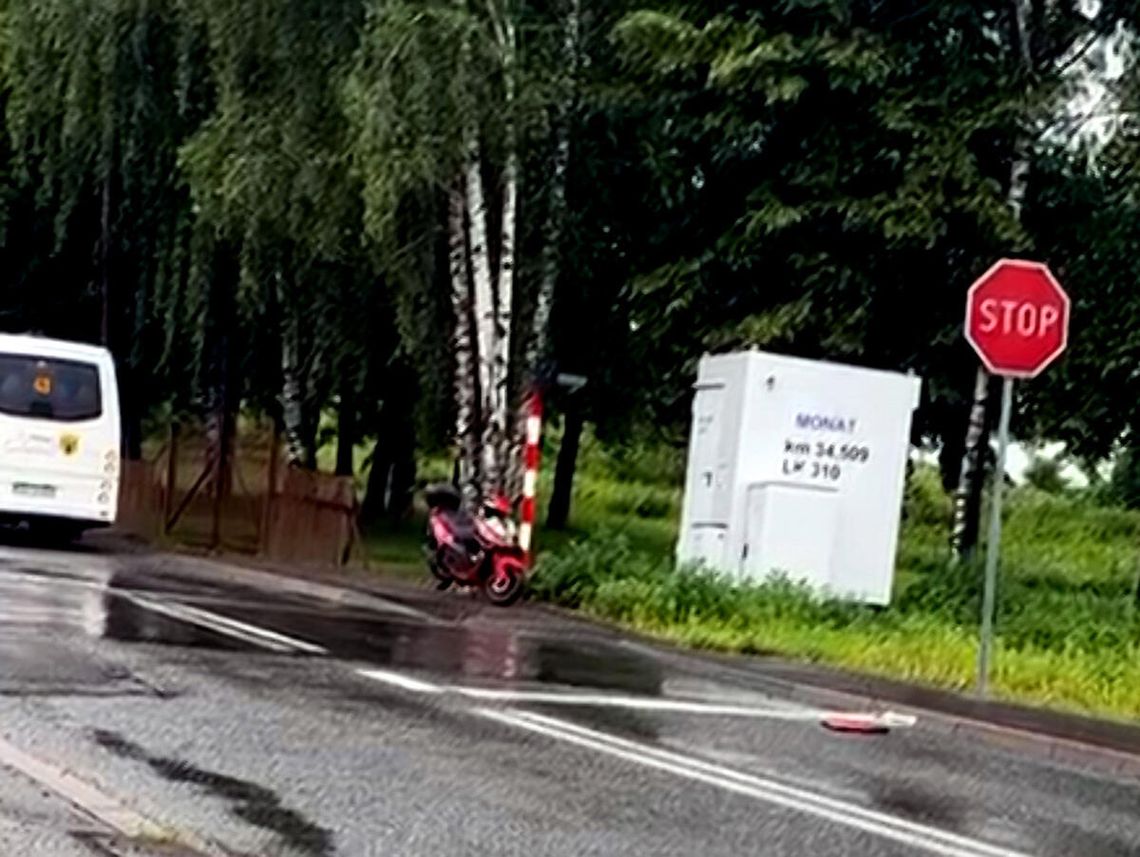 Zderzenie motoroweru z Mercedesem