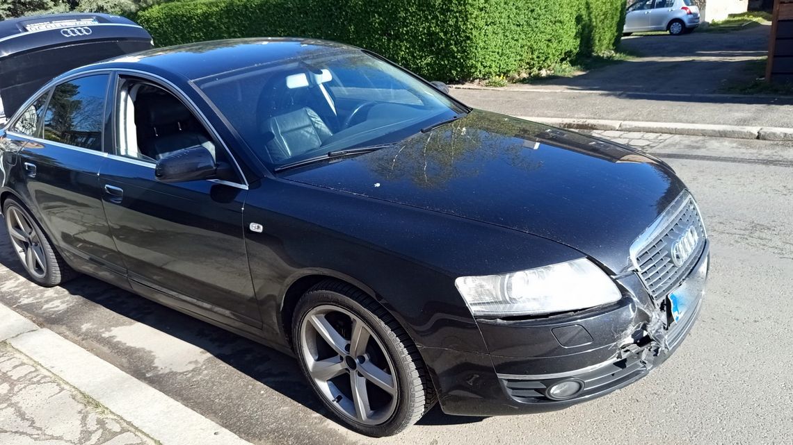 Zderzenie osobówek w Dzierżoniowie Zderzenie osobówek w Dzierżoniowie