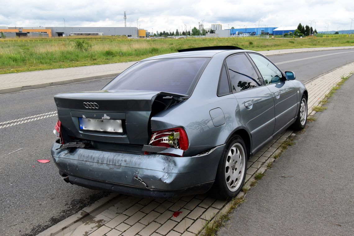 Zderzenie pojazdów na strefie w Dzierżoniowie