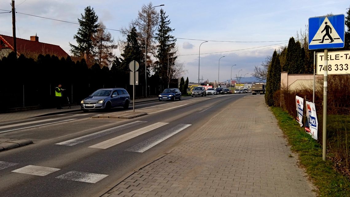 Zderzenie rowerzysty z ciężarówką na przejściu w Bielawie