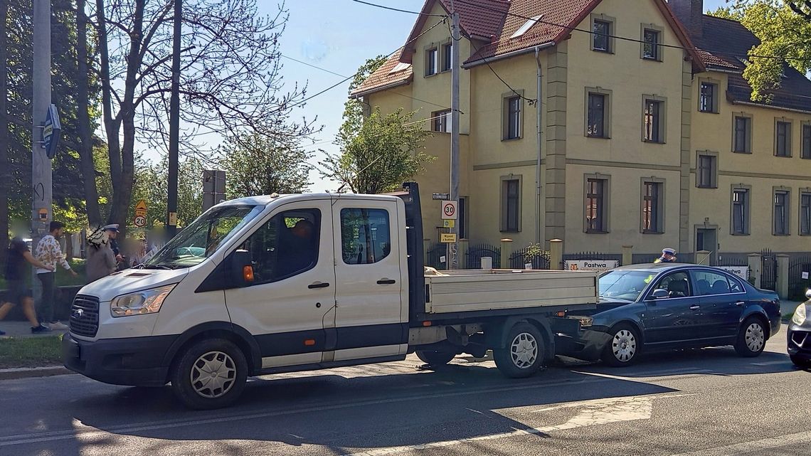 Zderzenie Skody z dostawczym Fordem