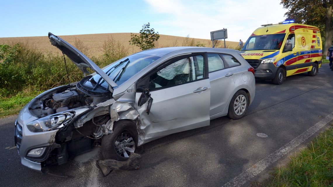 Zderzenie Volkswagena z Hyundai w Ostroszowicach