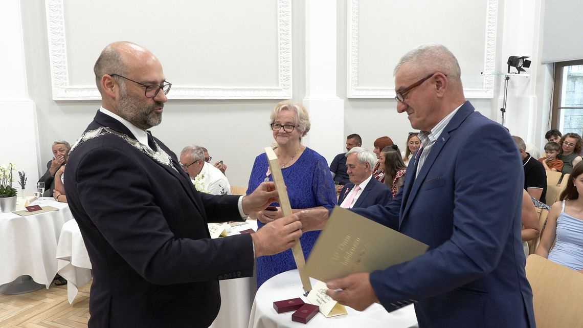 Złote Gody w Kłodzku: Wyjątkowy Jubileusz Małżeński w Centrum Aktywności Lokalnej