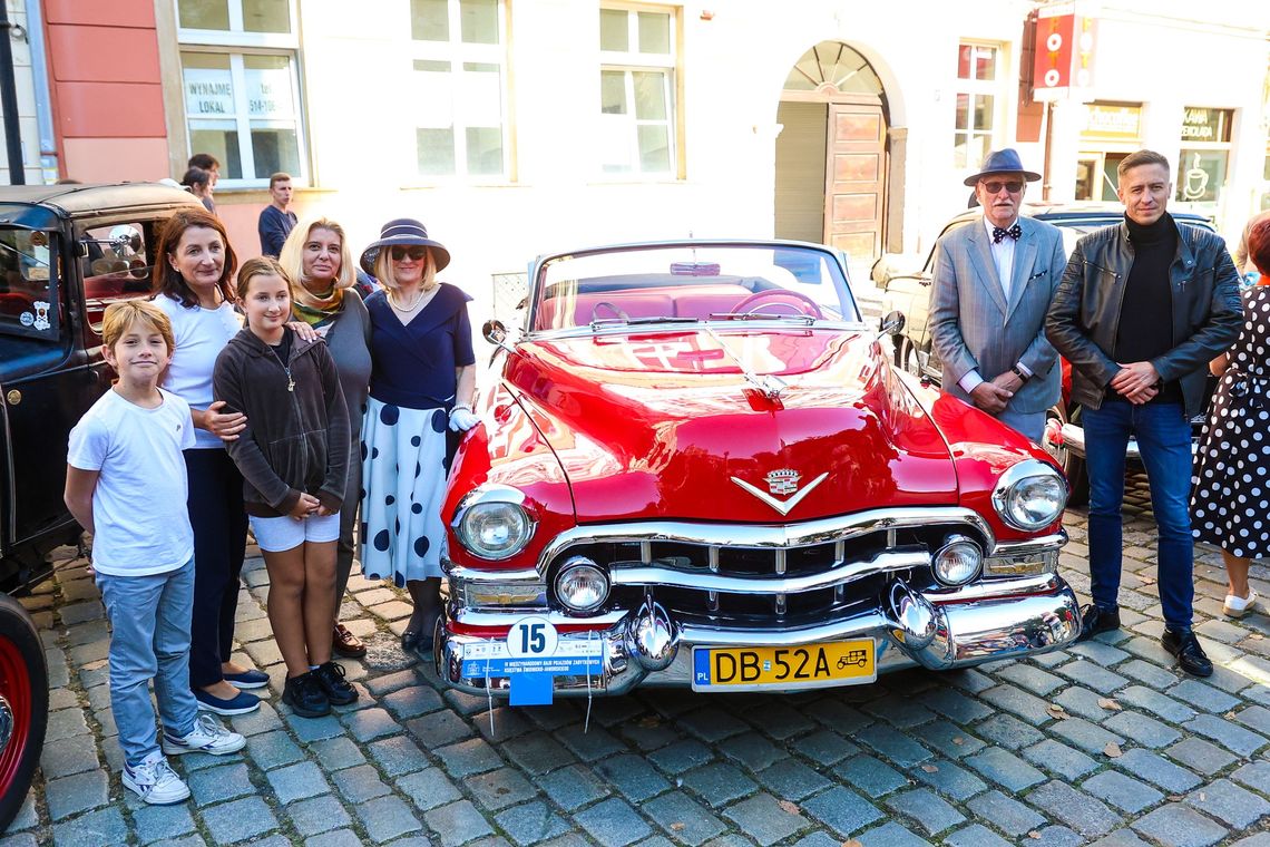 Złote lata motoryzacji ożyły w Świdnicy – relacja z IV edycji wyjątkowego rajdu Złote lata motoryzacji ożyły w Świdnicy – relacja z IV edycji wyjątkowego rajdu