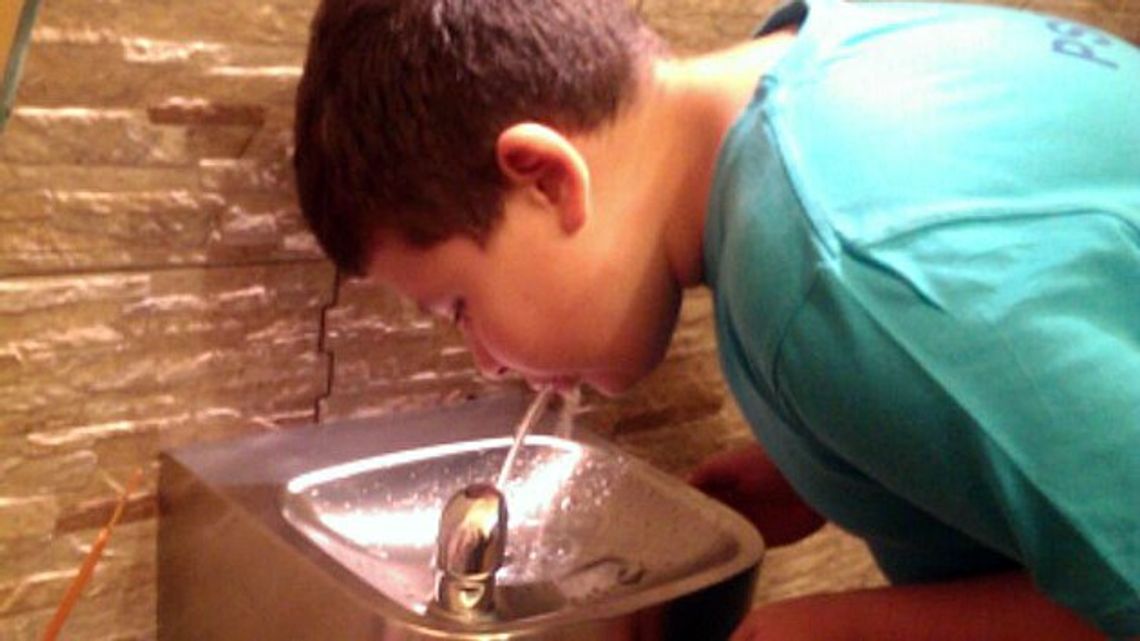 ŹRÓDEŁKA WODY PITNEJ W WAŁBRZYSZKICH SZKOŁACH ŹRÓDEŁKA WODY PITNEJ W WAŁBRZYSZKICH SZKOŁACH