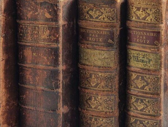 KUPIĘ PRZEDWOJENNE POLSKIE KSIĄŻKI,STARODRUKI,DOKUMENTY,WIDOKÓWKI,ZDJĘCIA,ZEGARKI,SREBRNE CUKIERNICE