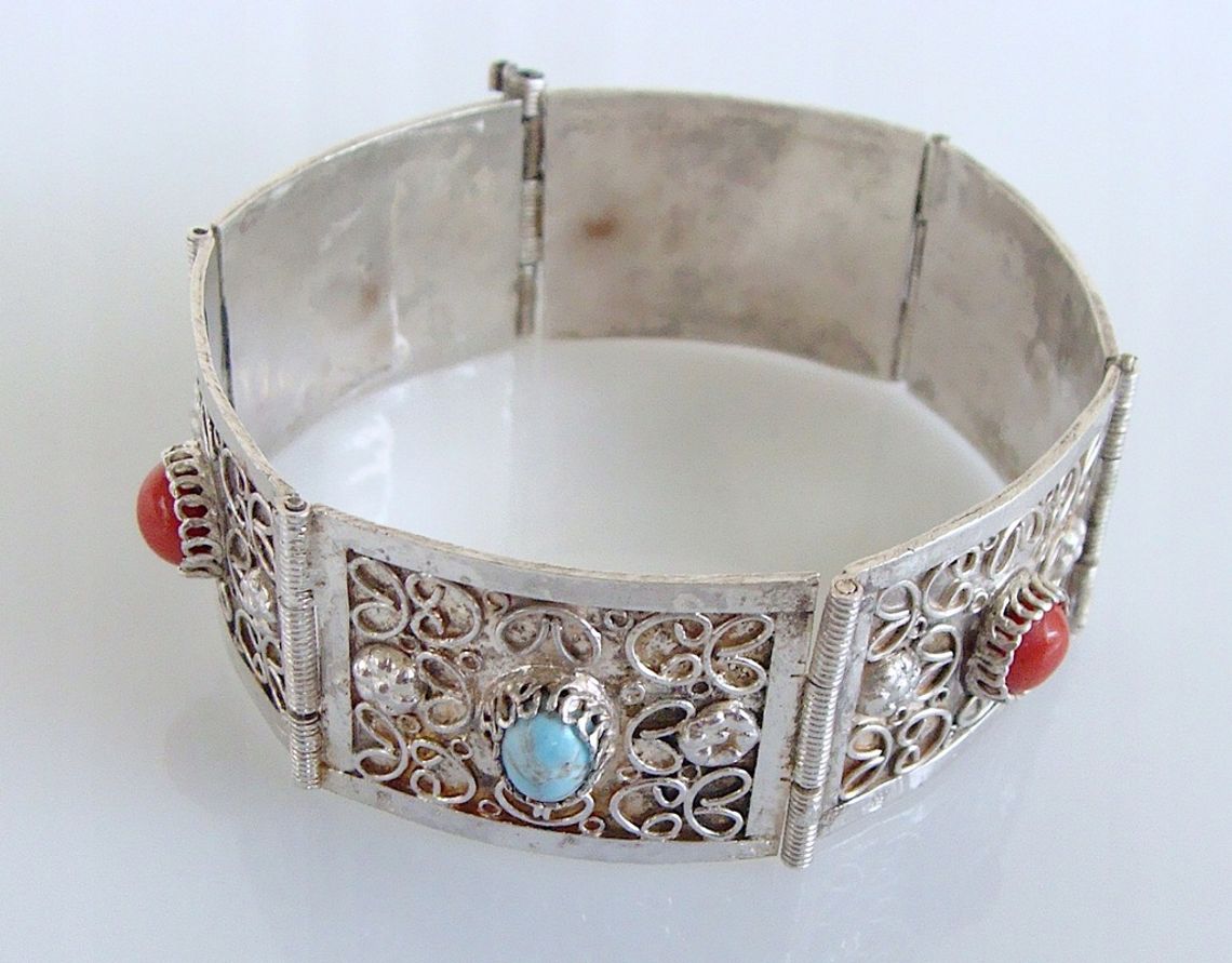 Kupię srebrną starą BIŻUTERIĘ oraz wszystko inne ze srebra KONTAKT 694972047 Kupię srebrną starą BIŻUTERIĘ oraz wszystko inne ze srebra KONTAKT 694972047