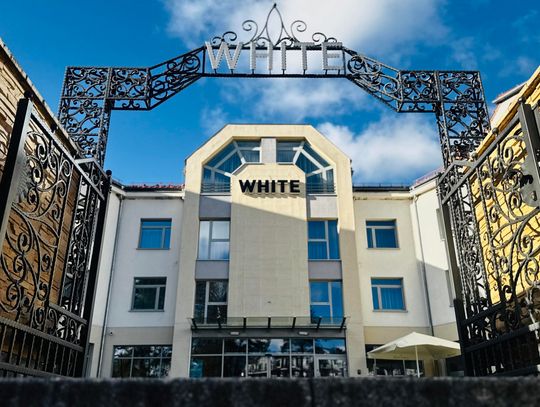 Hotel White